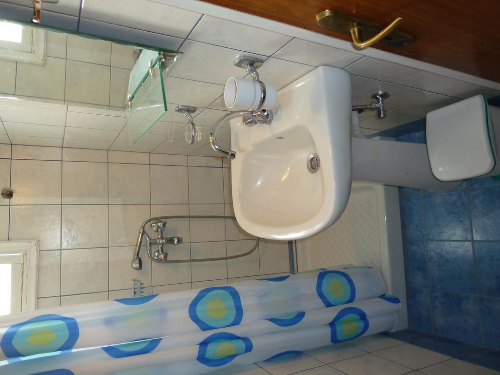 Hotel Dolphin Pythagoreio  Room photo