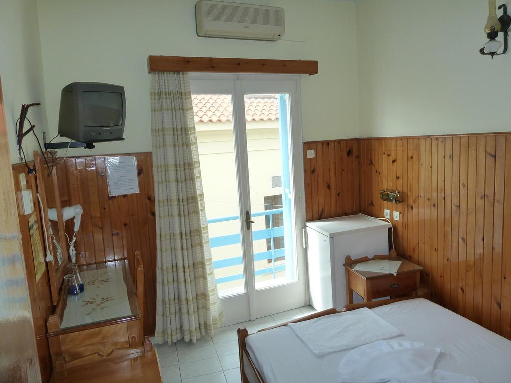 Hotel Dolphin Pythagoreio  Room photo